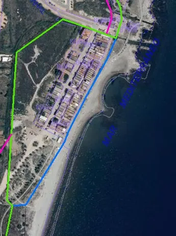 Plano aéreo de la costa de Torre la Sal con los límites del deslinde
